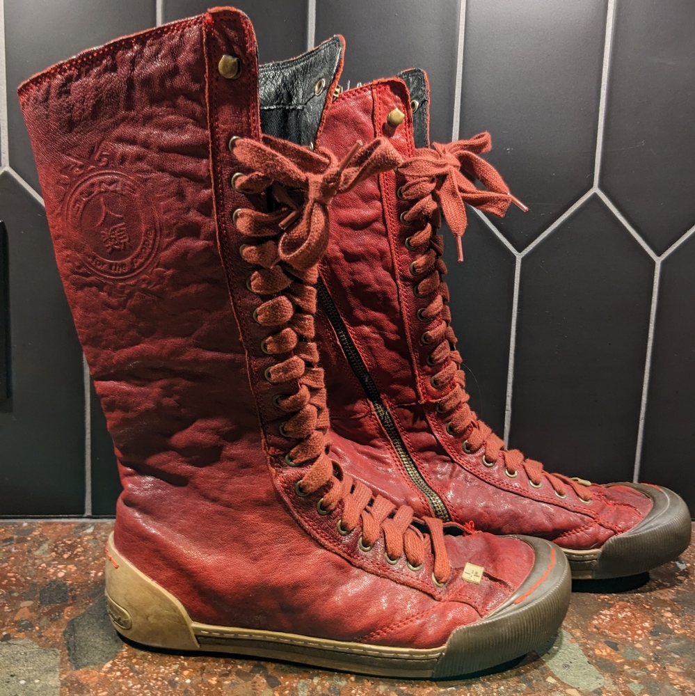 RED BOOTS